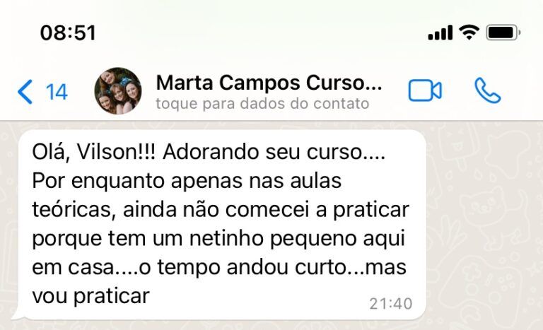 Mensagem da aluna Larissa no WhatsApp: as aulas são muito boas e ela aprendeu do zero. Junto, foto de três pêssankas feitas por ela.
