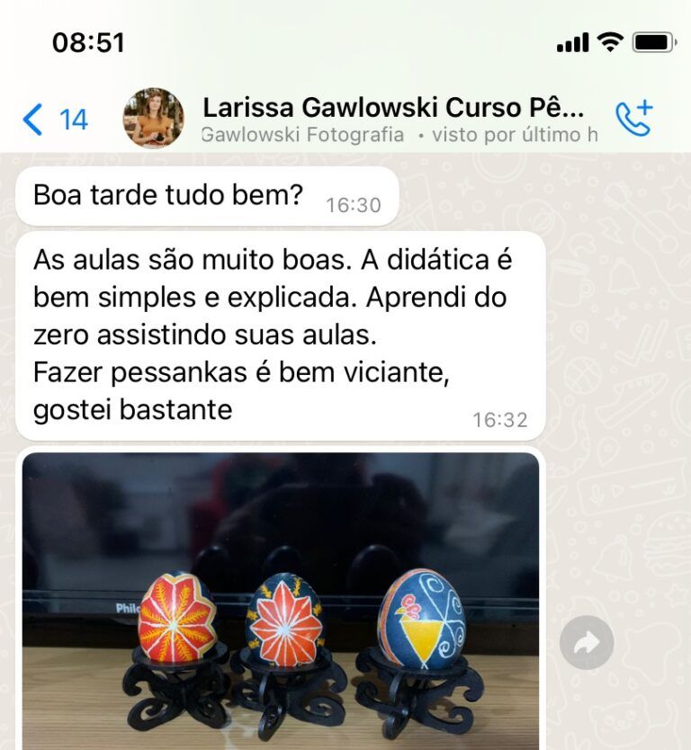 Mensagem da aluna Cris: concluiu o primeiro ovo de avestruz e já vendeu algumas pêssankas. Junto, foto do ovo.